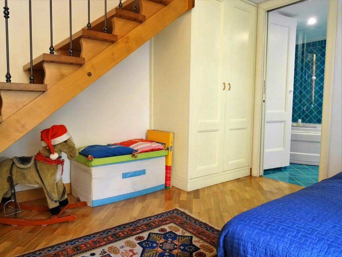 Mezzocannone Holiday House نابولي المظهر الخارجي الصورة