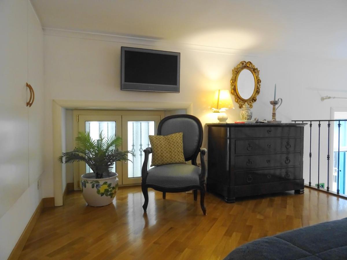 Mezzocannone Holiday House نابولي المظهر الخارجي الصورة